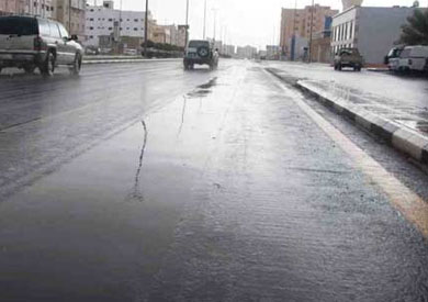 أمطار خفيفة على محافظات الصعيد.. وتوقعات بانخفاض الحرارة السبت